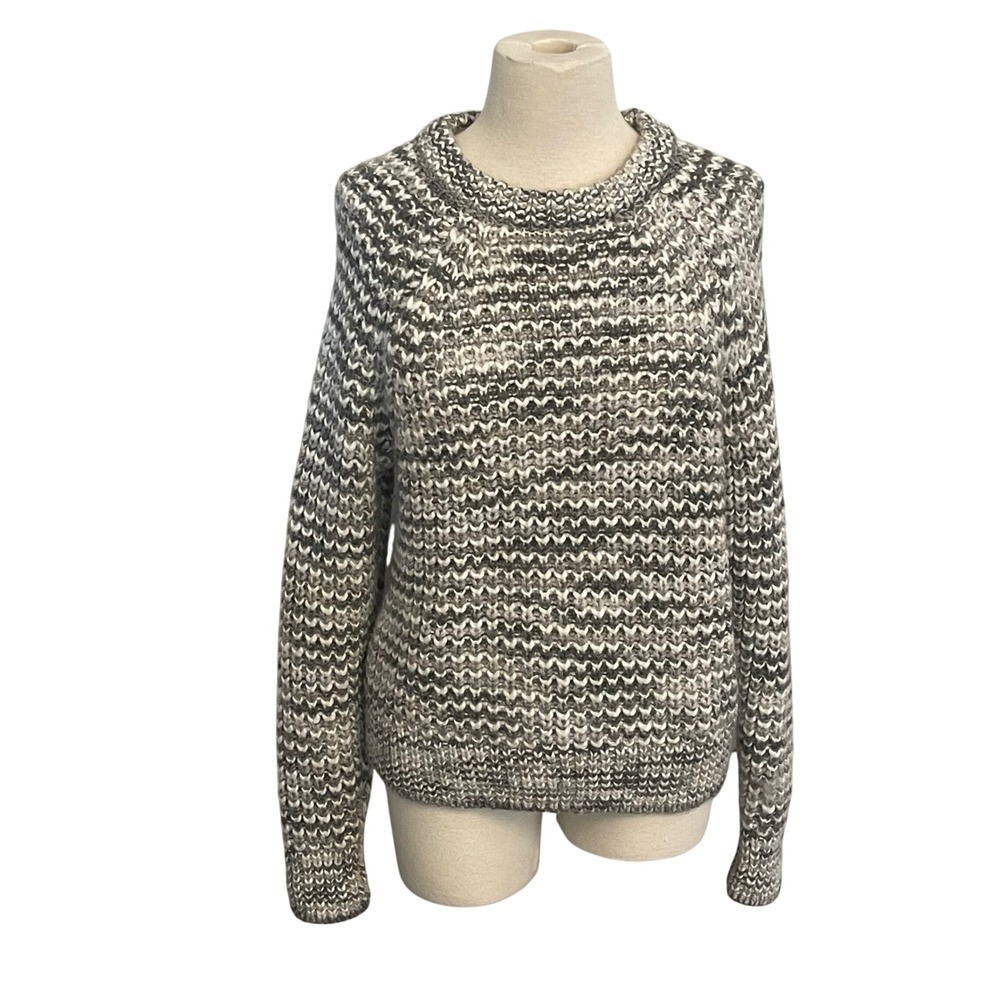 GAP Petite Sweater Knit Pullover Gray White Crew Neck Long Sleeve Chunky